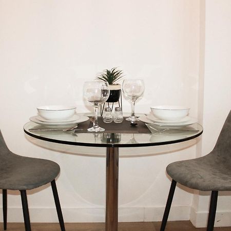 Modern Luxury Serviced Duplex Apartments By Repose- 150 Metro Court, West Bromwich Eksteriør bilde