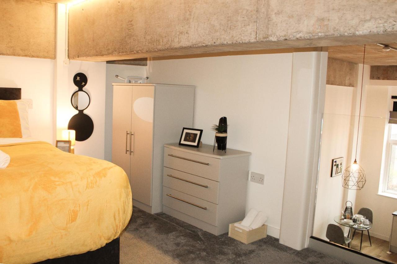 Modern Luxury Serviced Duplex Apartments By Repose- 150 Metro Court, West Bromwich Eksteriør bilde