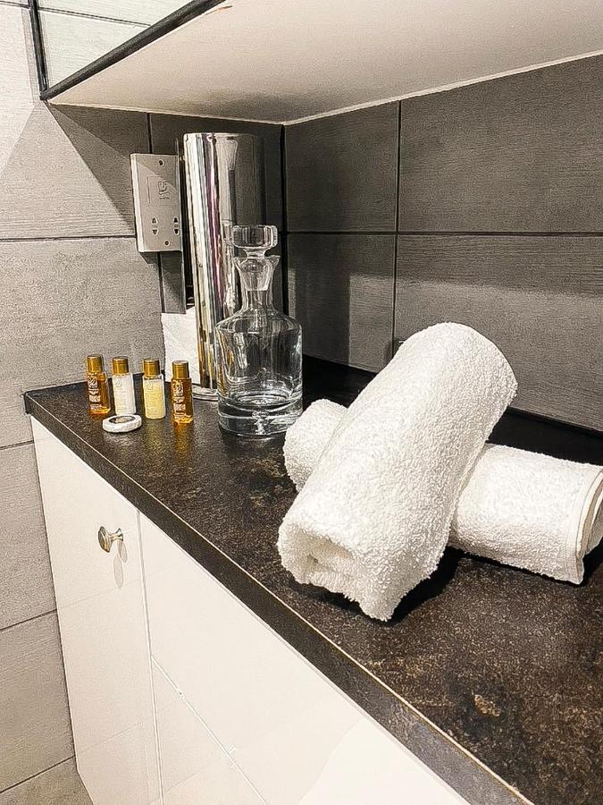 Modern Luxury Serviced Duplex Apartments By Repose- 150 Metro Court, West Bromwich Eksteriør bilde