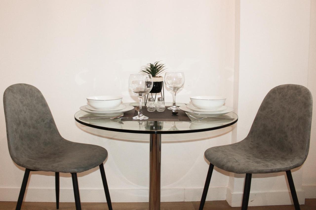 Modern Luxury Serviced Duplex Apartments By Repose- 150 Metro Court, West Bromwich Eksteriør bilde