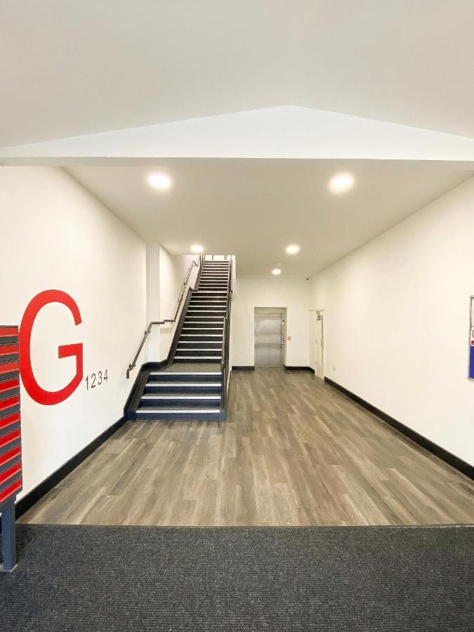 Modern Luxury Serviced Duplex Apartments By Repose- 150 Metro Court, West Bromwich Eksteriør bilde