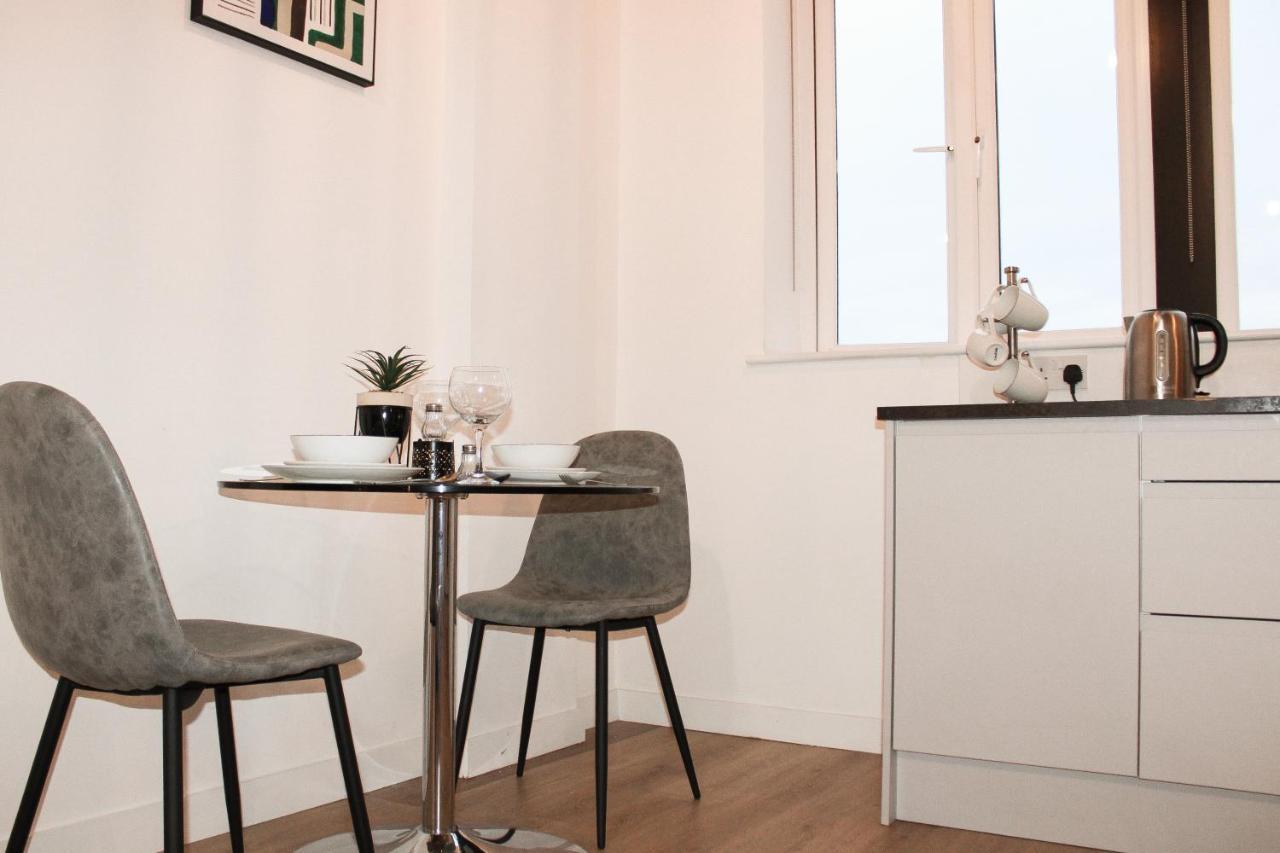Modern Luxury Serviced Duplex Apartments By Repose- 150 Metro Court, West Bromwich Eksteriør bilde