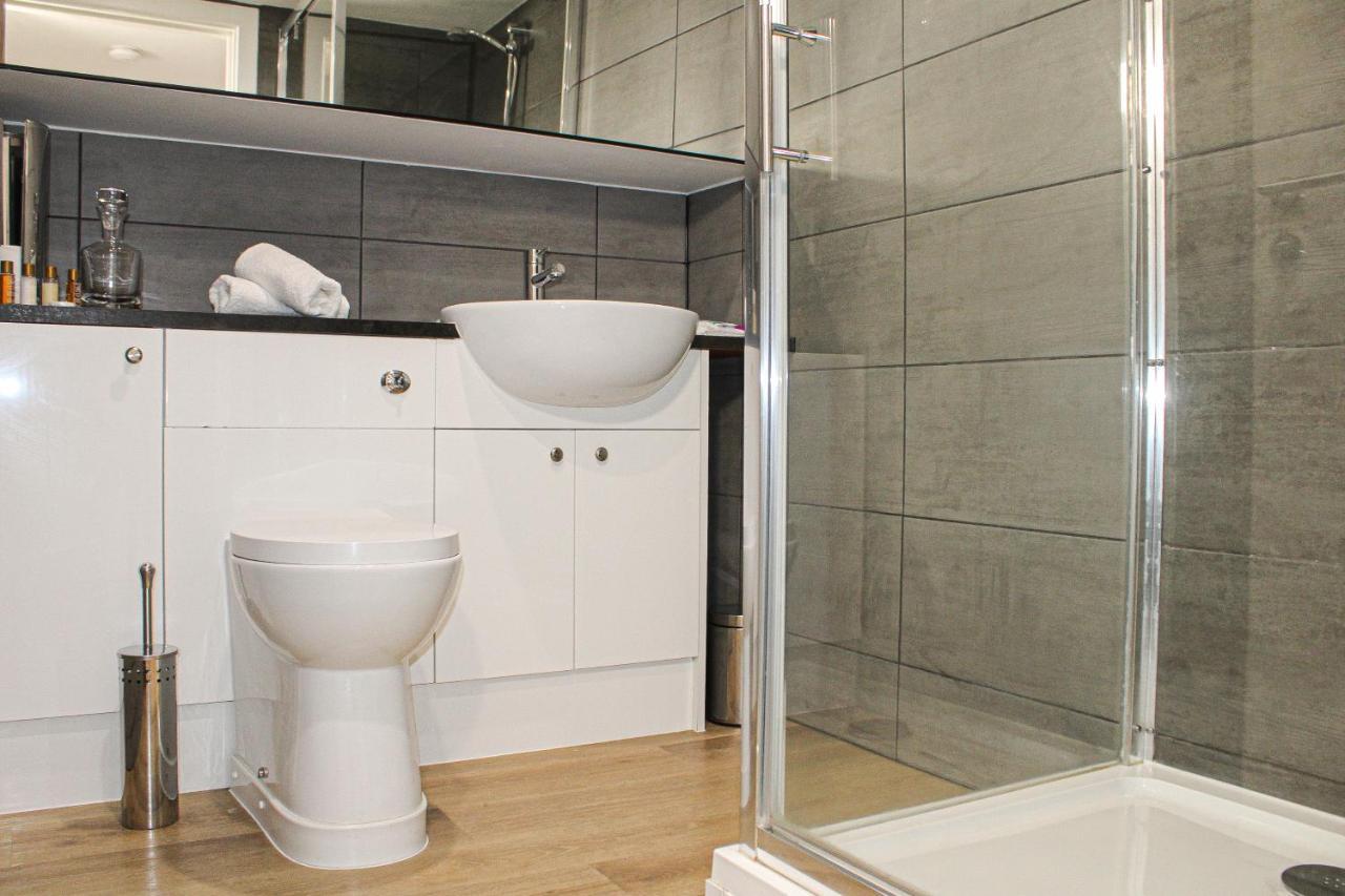 Modern Luxury Serviced Duplex Apartments By Repose- 150 Metro Court, West Bromwich Eksteriør bilde