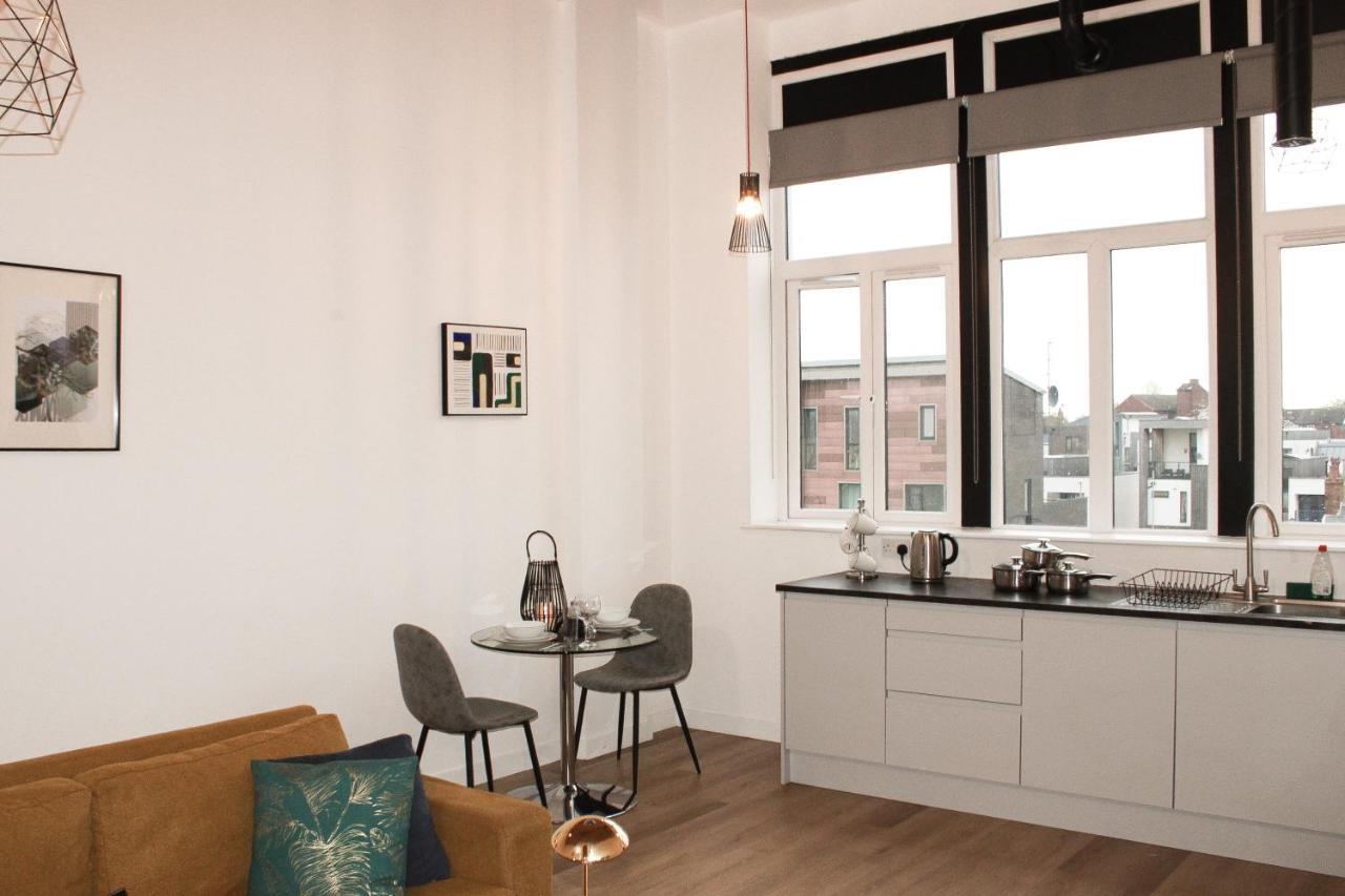 Modern Luxury Serviced Duplex Apartments By Repose- 150 Metro Court, West Bromwich Eksteriør bilde